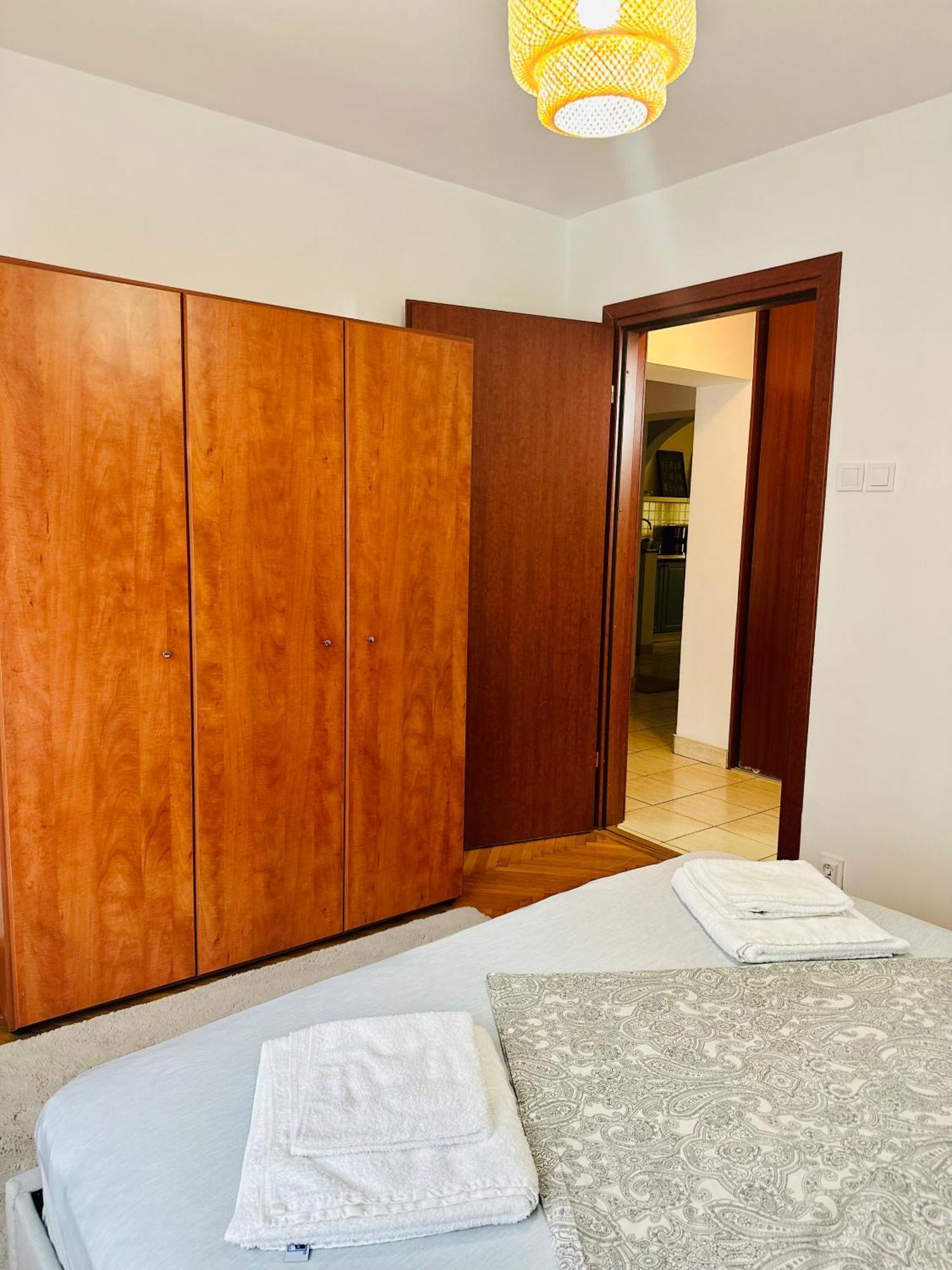 Tranquil Unirii Residence - Elegant & Spacious Living With Parking Steps From Parliament بوخارست المظهر الخارجي الصورة