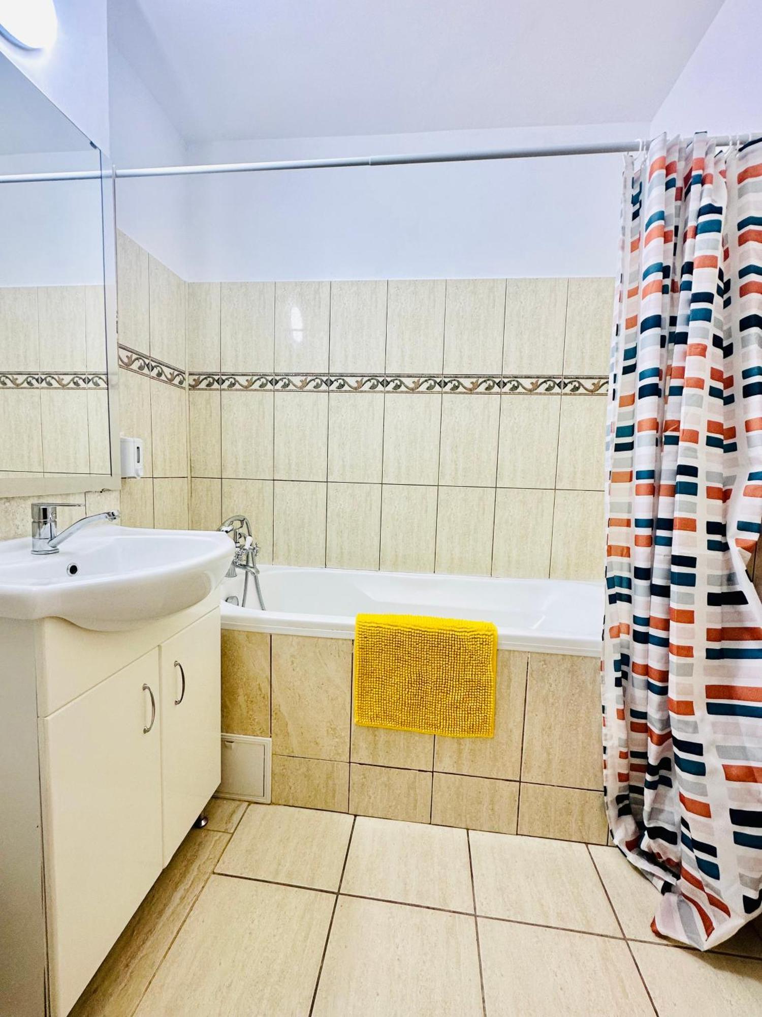 Tranquil Unirii Residence - Elegant & Spacious Living With Parking Steps From Parliament بوخارست المظهر الخارجي الصورة