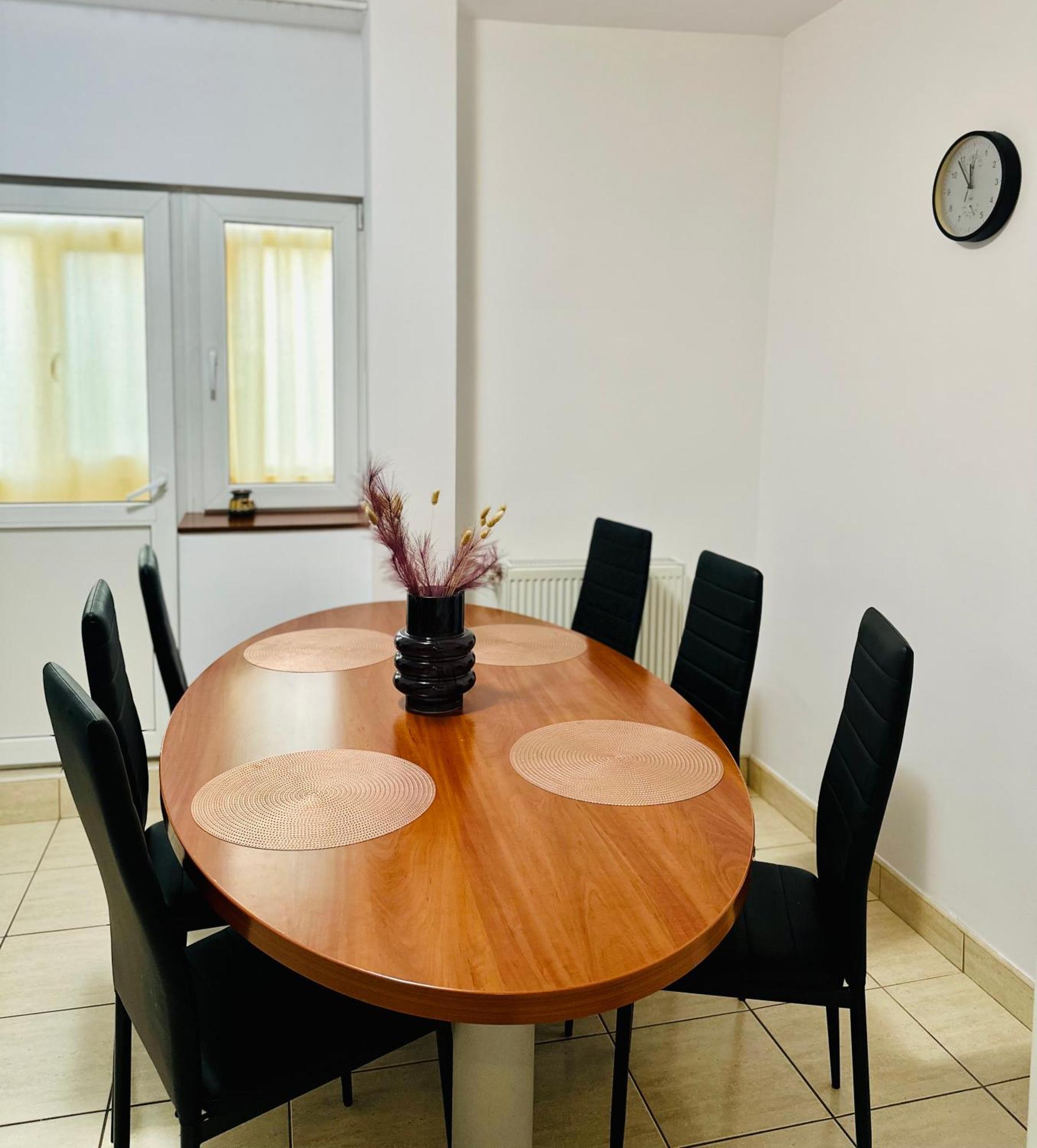 Tranquil Unirii Residence - Elegant & Spacious Living With Parking Steps From Parliament بوخارست المظهر الخارجي الصورة