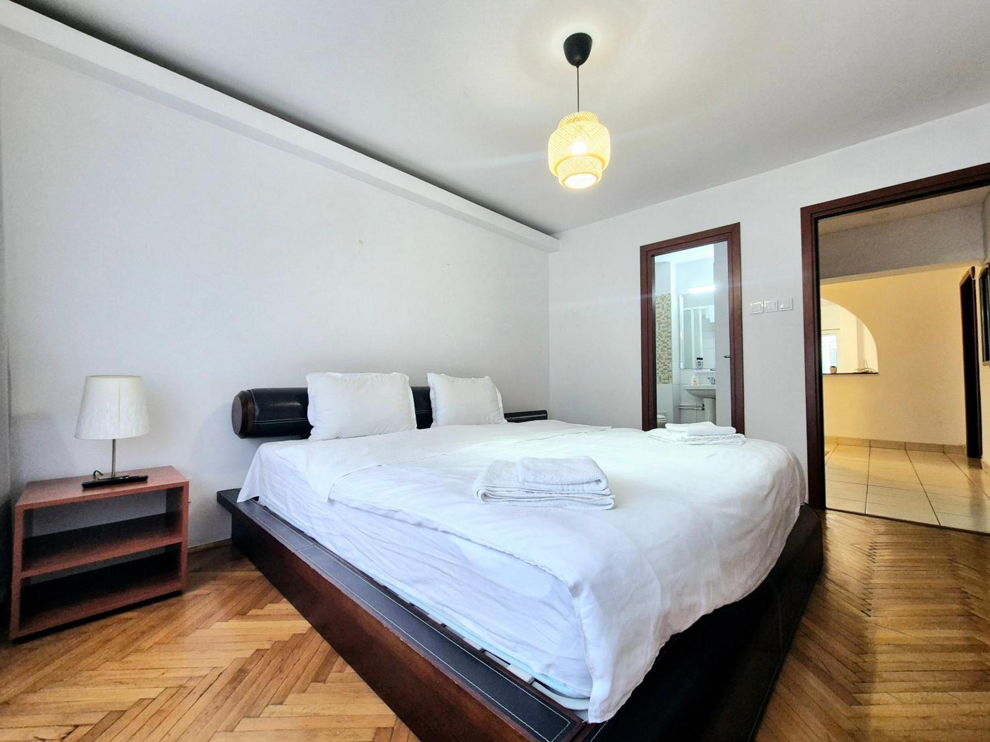 Tranquil Unirii Residence - Elegant & Spacious Living With Parking Steps From Parliament بوخارست المظهر الخارجي الصورة